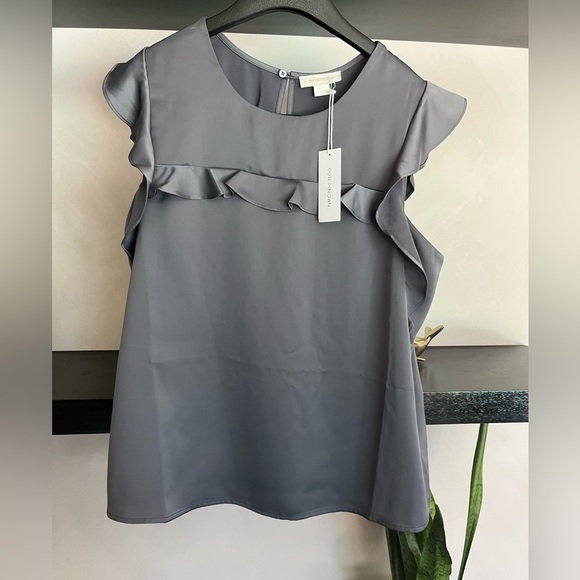 Beautiful grey top - Picture 1 of 4